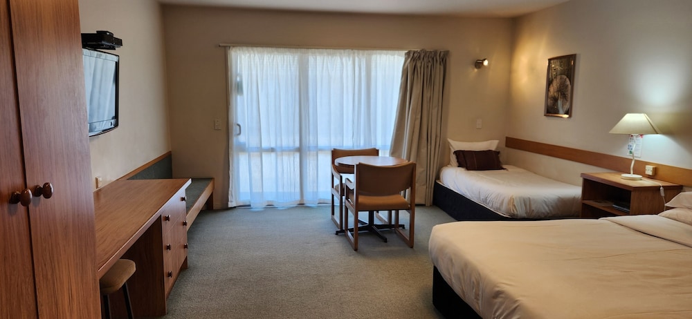 Studio, 1 Queen and 1 Single Bed, Large