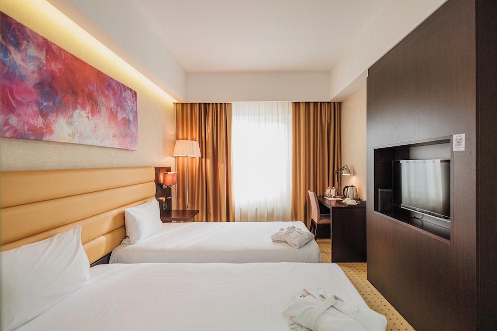 1 BEDROOM, STANDARD, TWIN BEDS