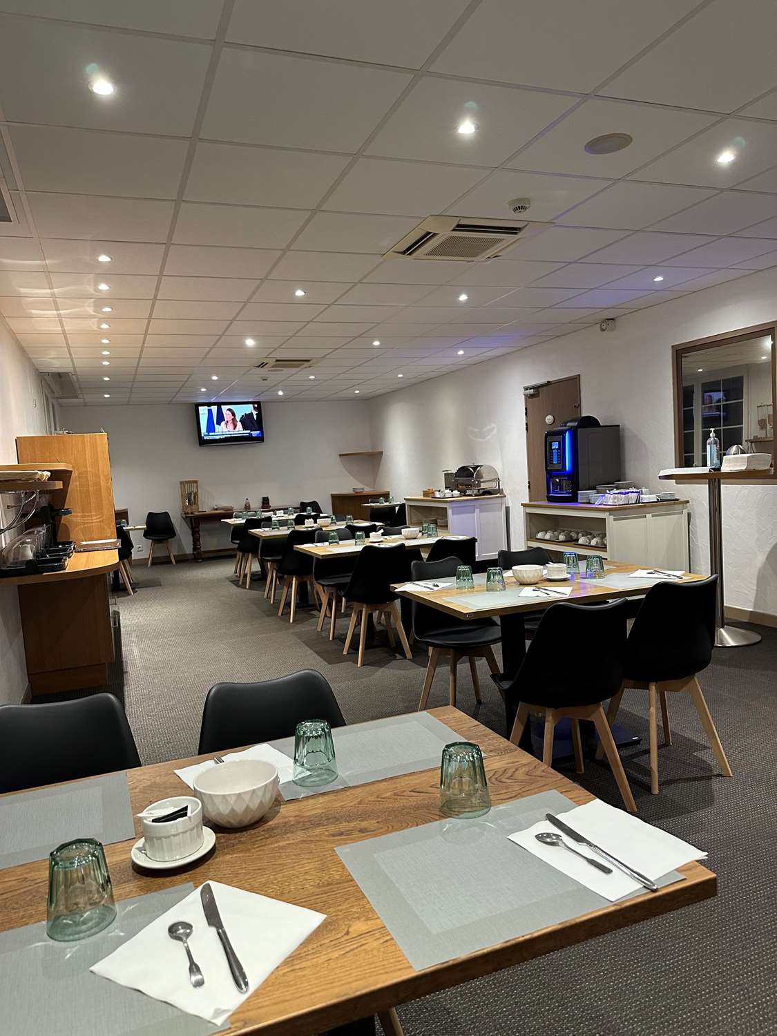 restaurant cafeteria