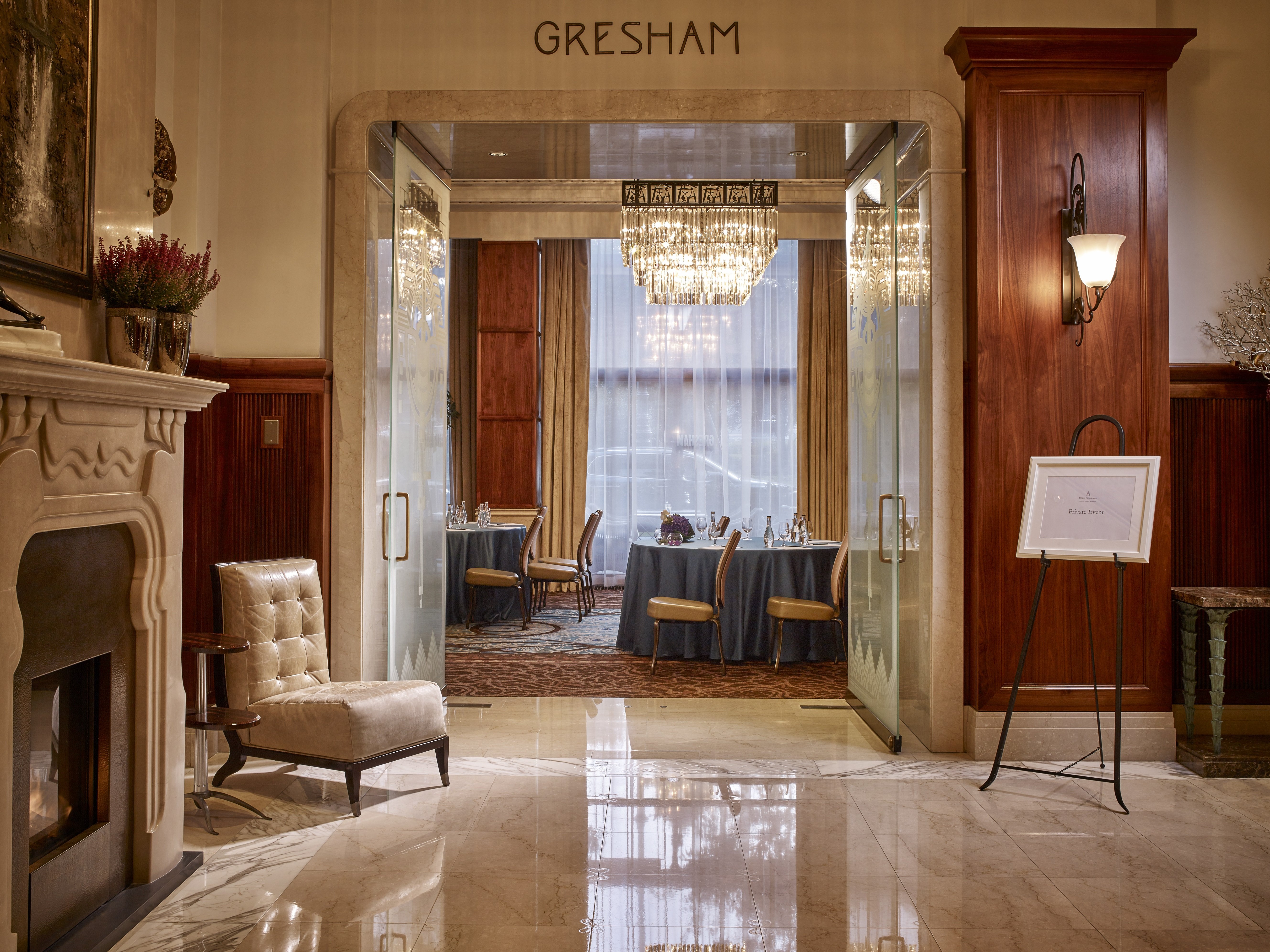 Four Seasons Hotel Gresham Palace Budapest 12/83