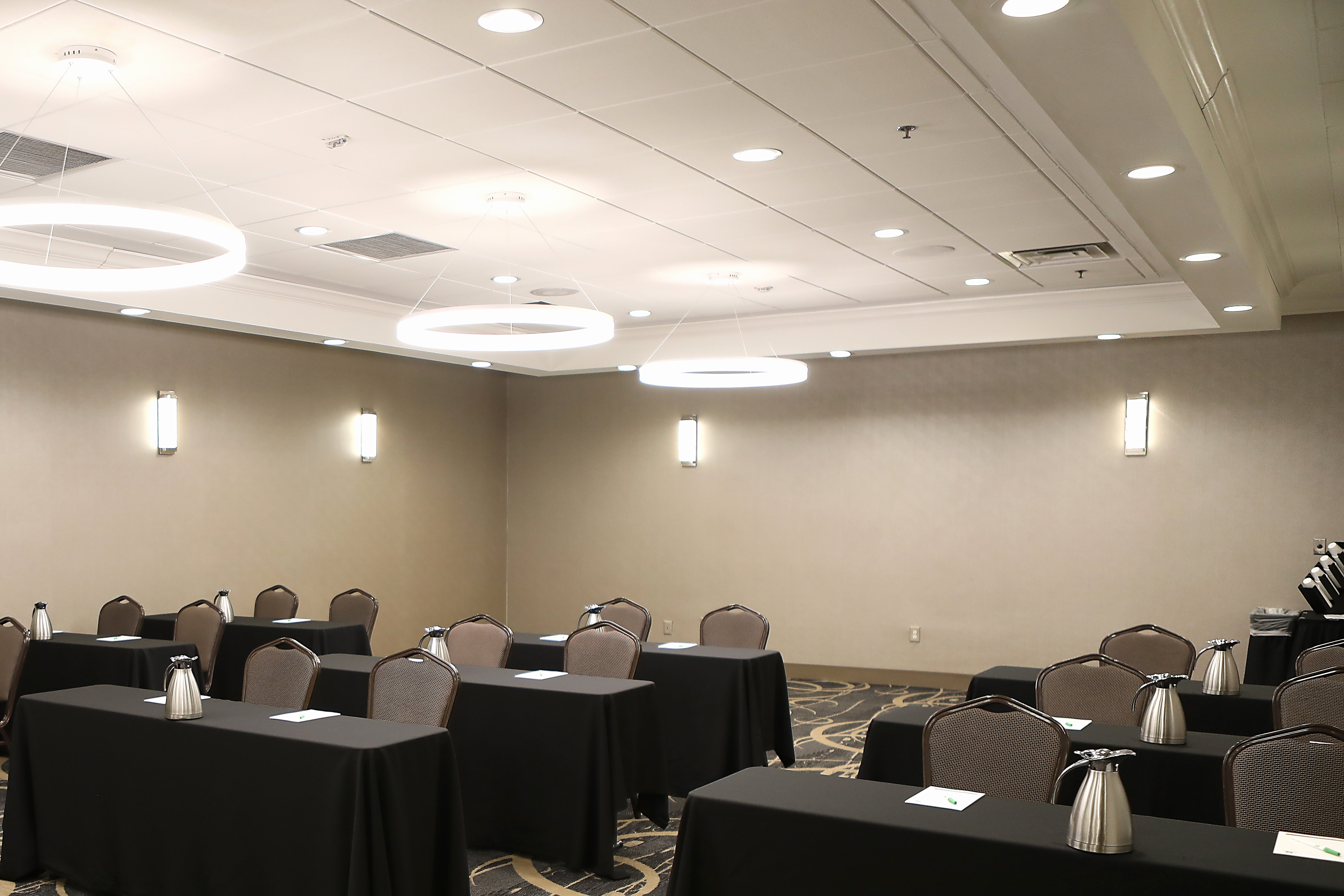 Holiday Inn Chicago O'Hare 64/71