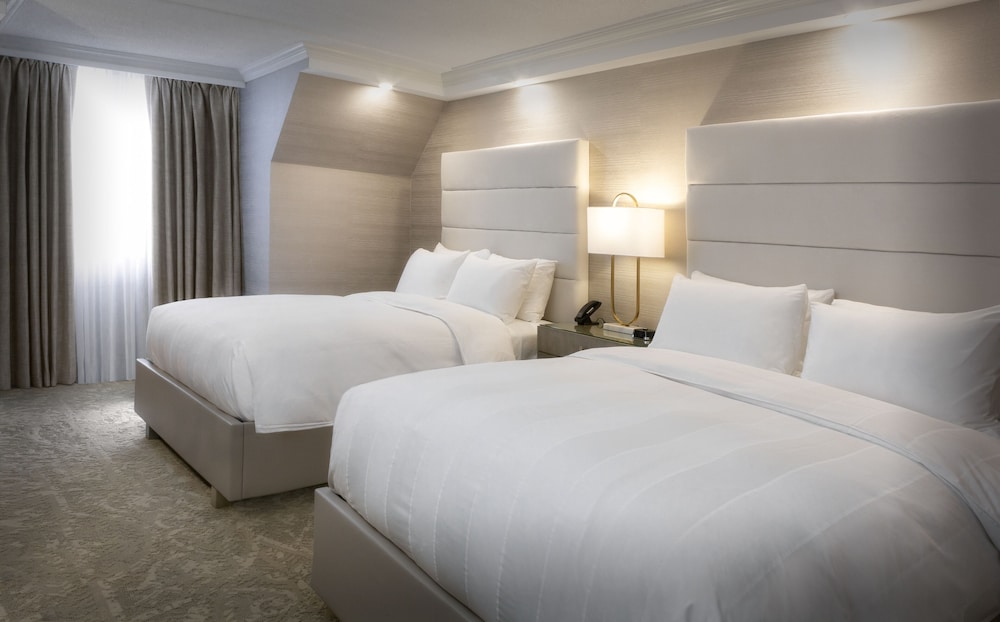 1 BEDROOM, CLASSIC, SUITE, LAKE SIDE