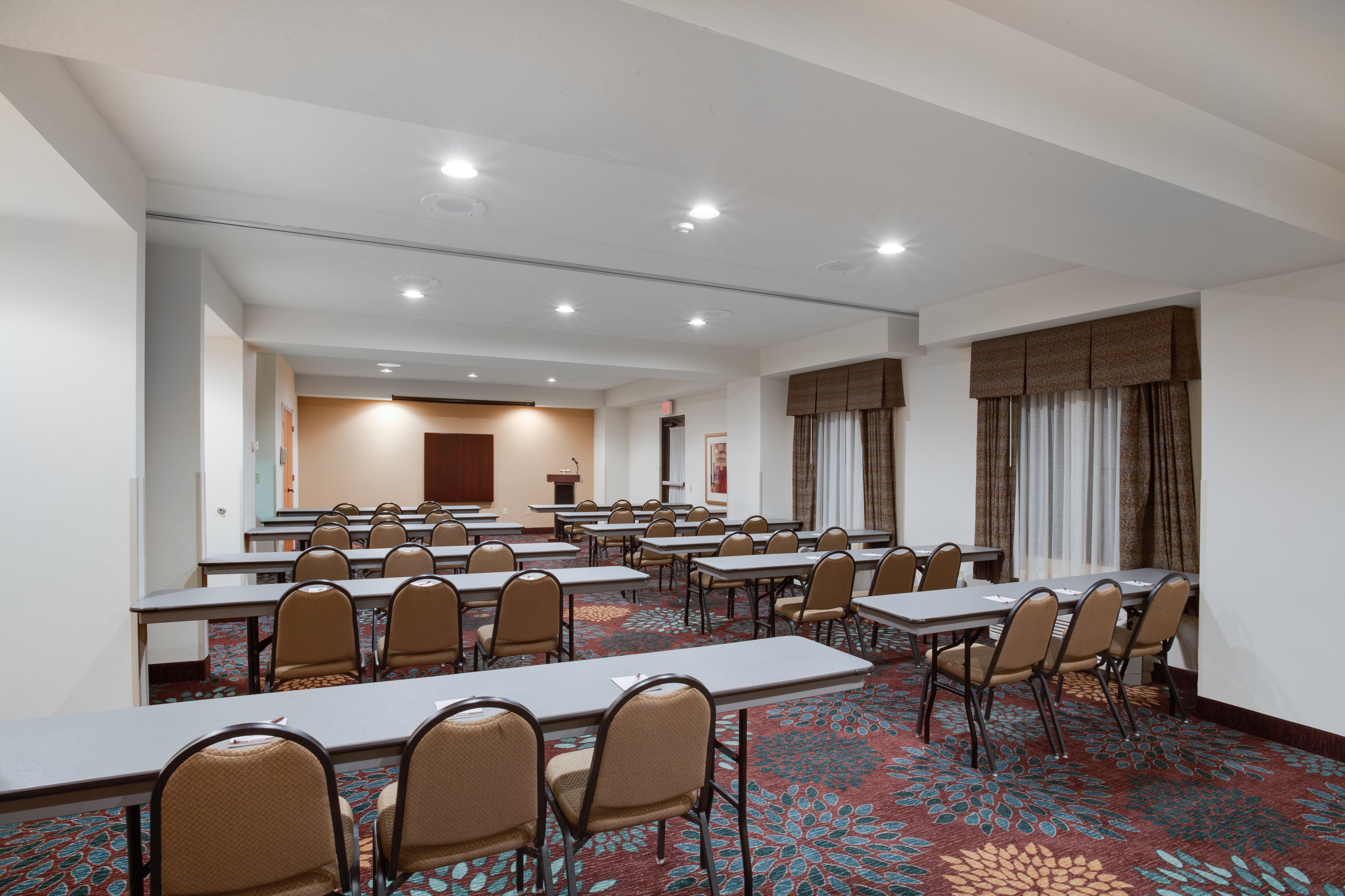 Staybridge Suites Tampa East Brandon 49/54