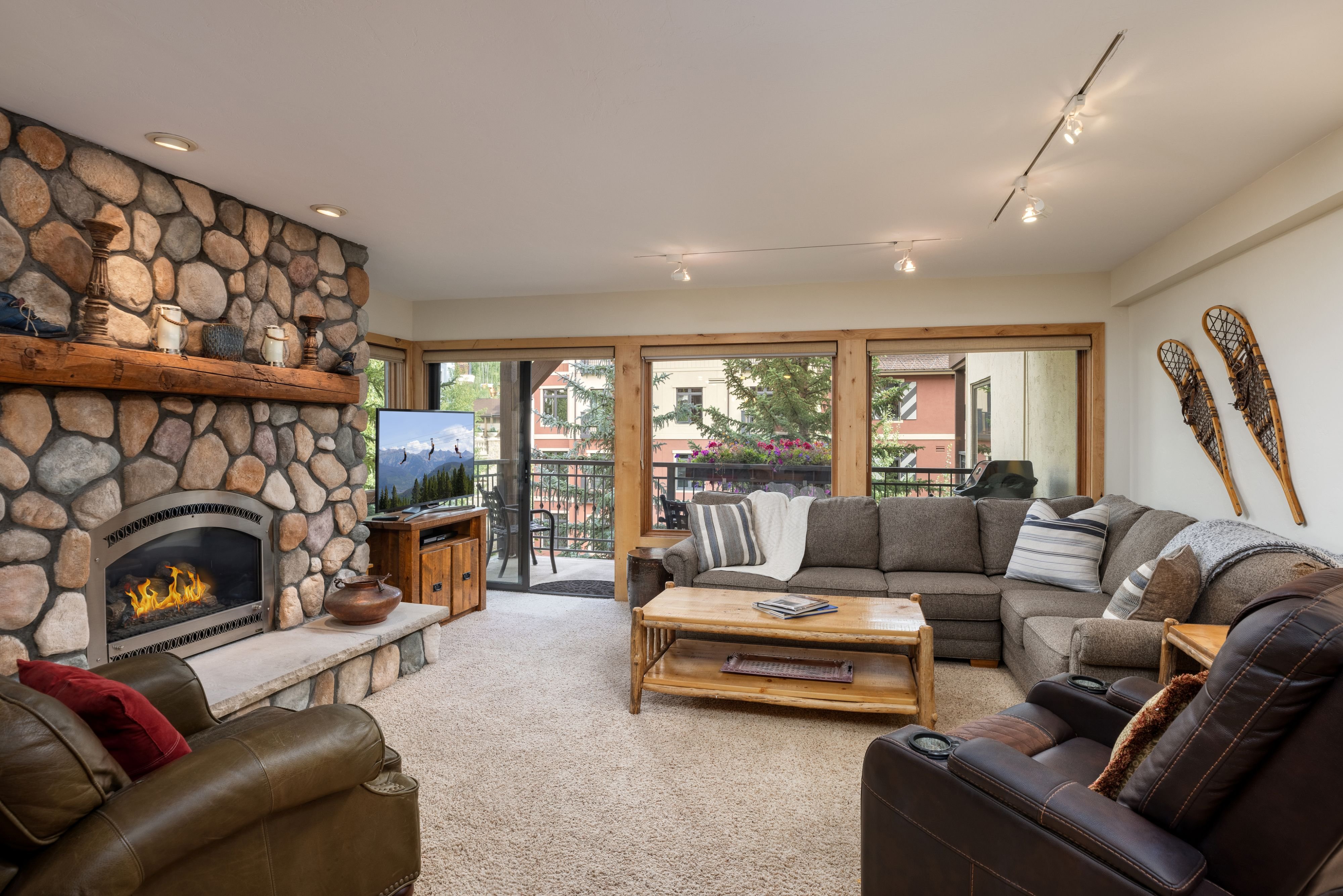 Montaneros Condominiums 22/50