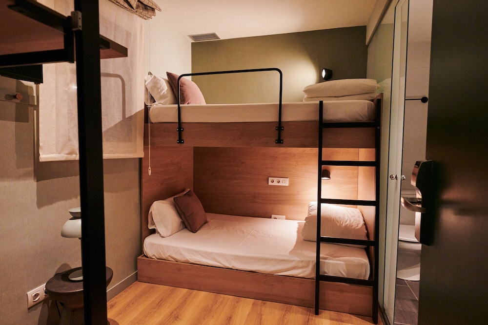 ROOM, TWIN BEDS, BUNK BED