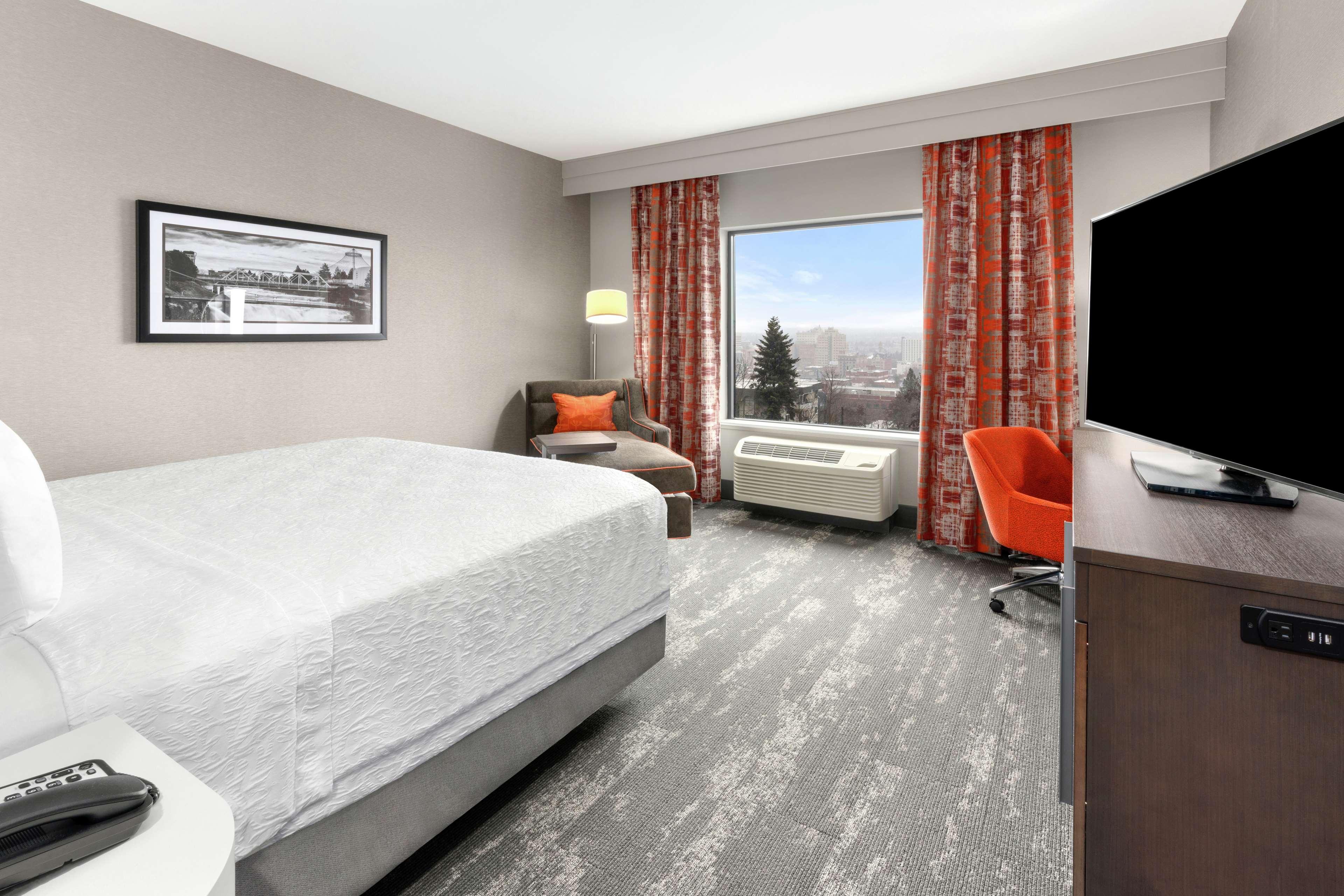 ROOM, KING BED, CHAISE LOUNGE