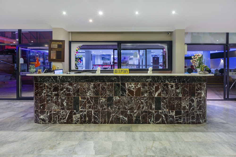 Twin Apart Hotel 13/59