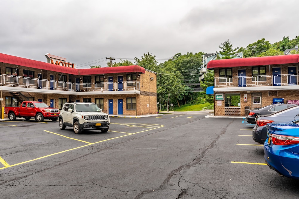 Motel6 Elmsford, NY - White Plains 35/50