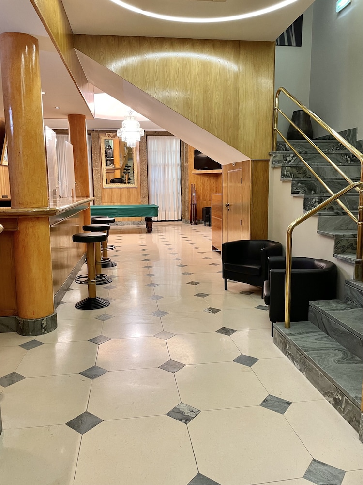 Universal Hotel 35/58