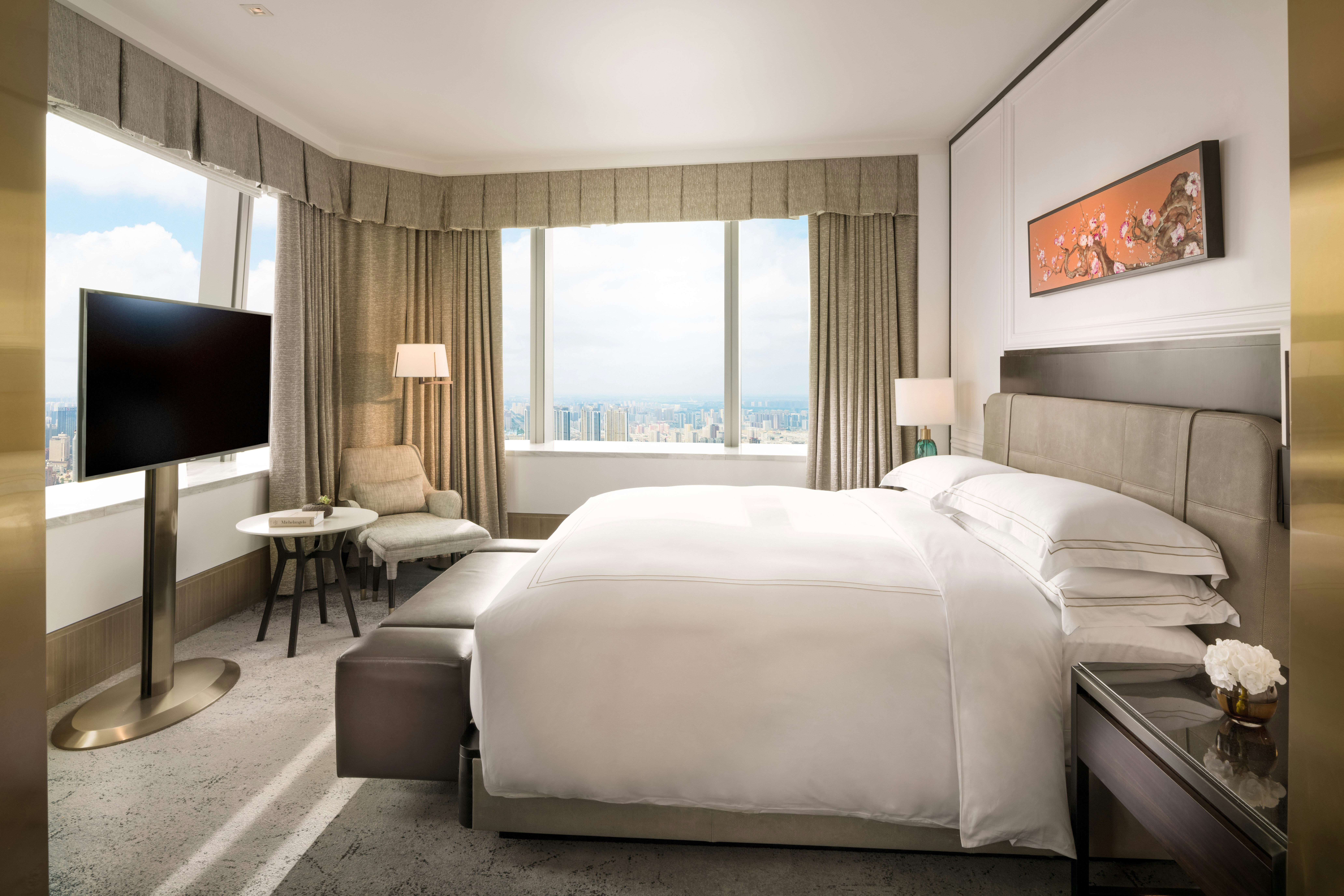 DELUXE, SUITE, KING BED
