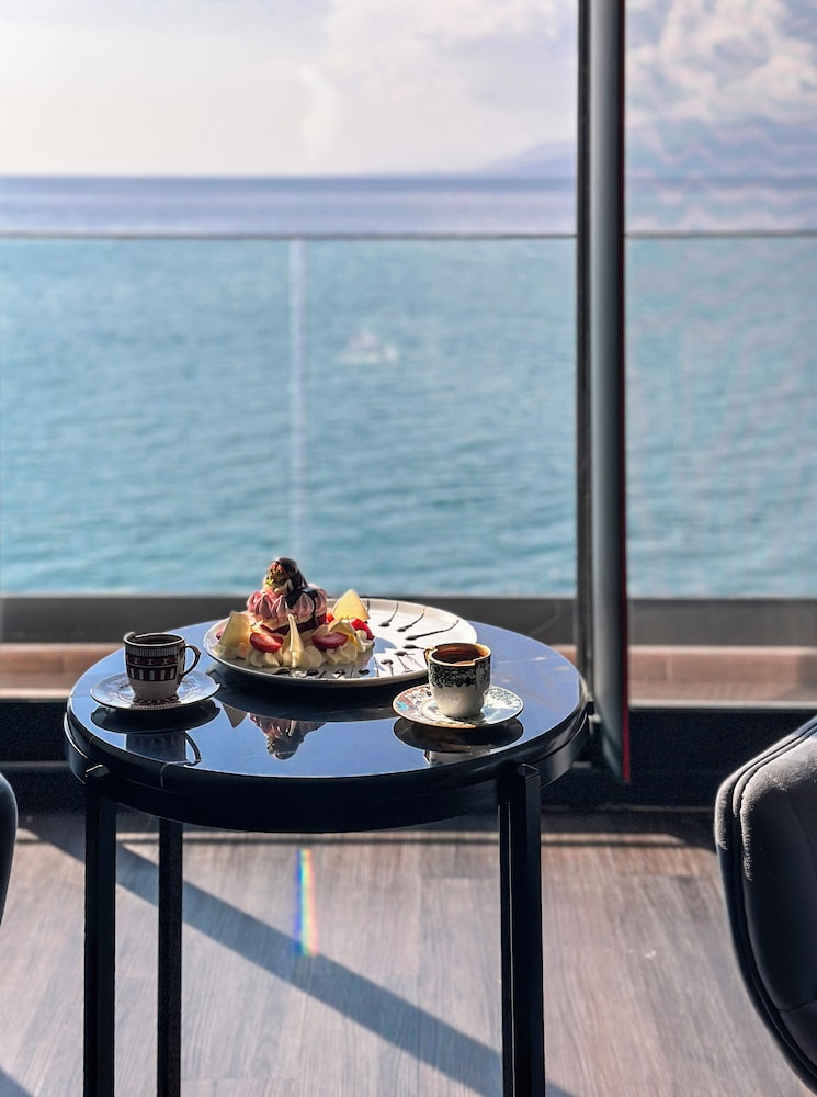 Charisma de Luxe Hotel 35/50