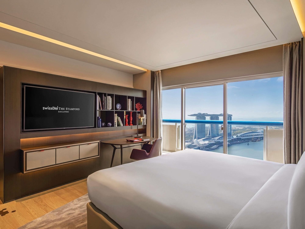 Swissotel The Stamford 10/50