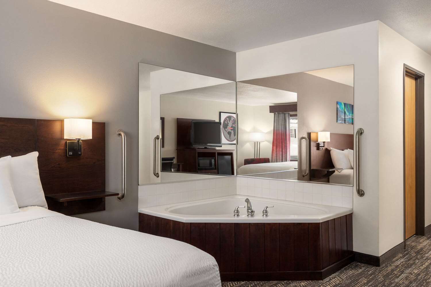Ramada by Wyndham Richland Center 18/52