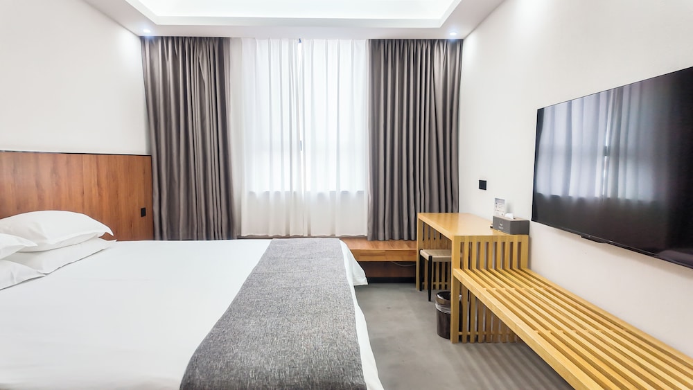 Shanghai Linyin Holiday Hotel 16/71