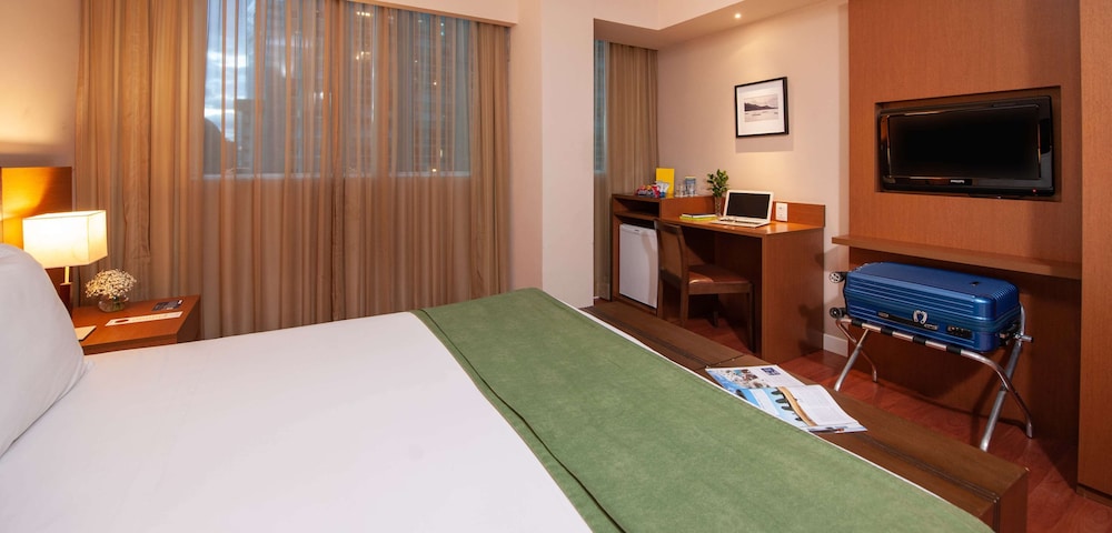 Golden Tulip Porto Vitoria 17/72