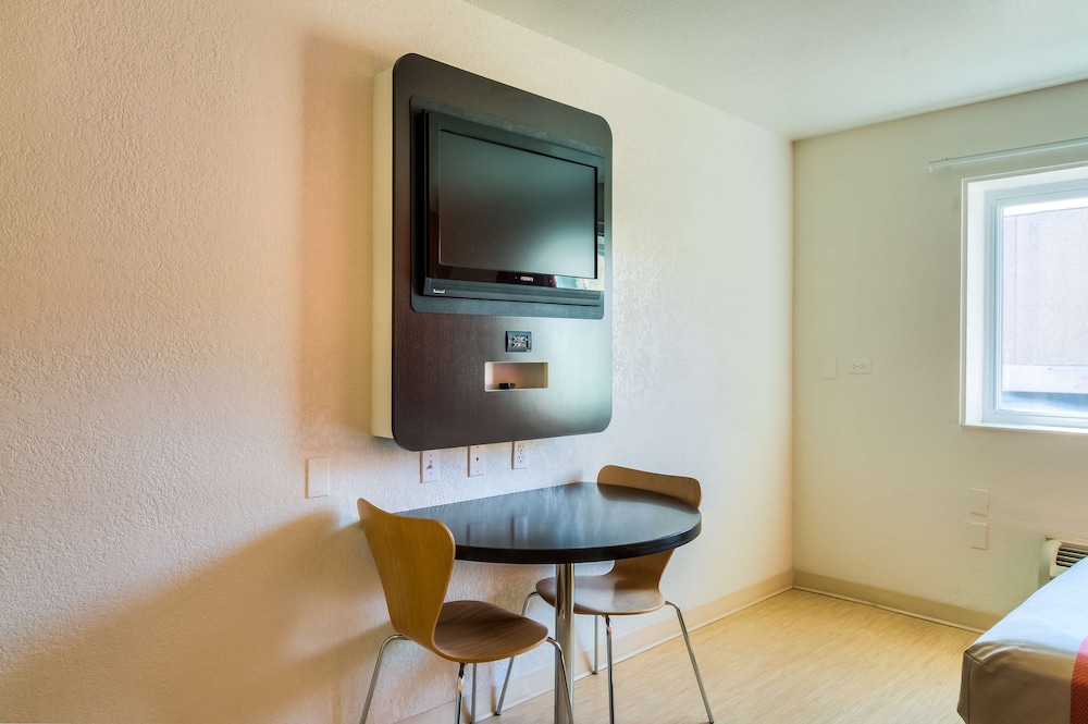 Motel6 Arlington Heights, IL - Chicago North Central 27/42