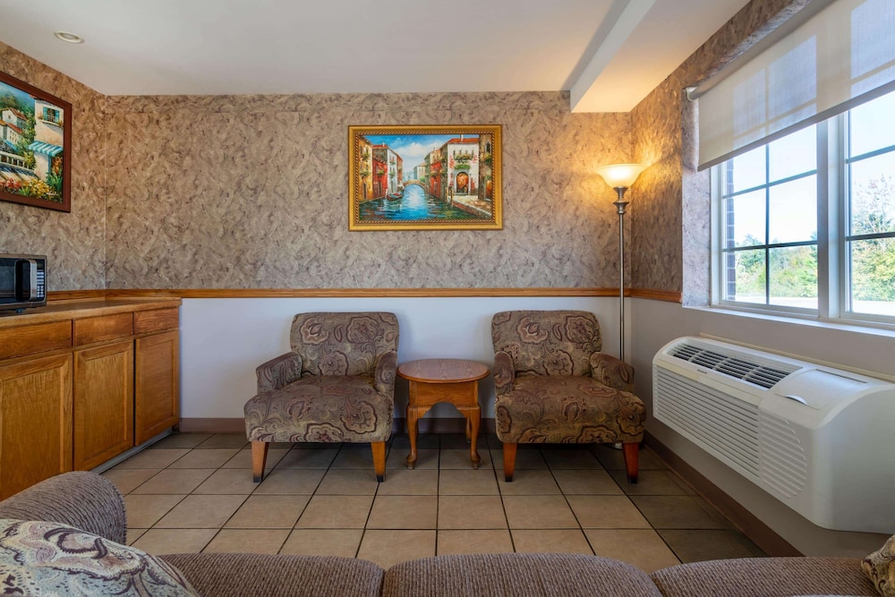 Days Inn by Wyndham Mountain Home 36/55