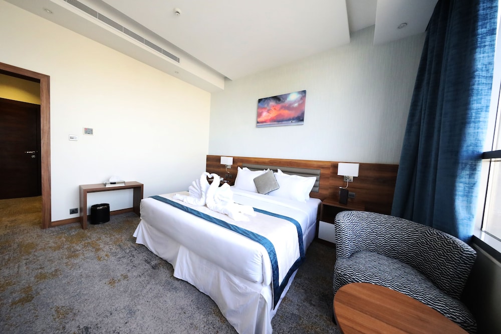 EVA Hotel 10/38