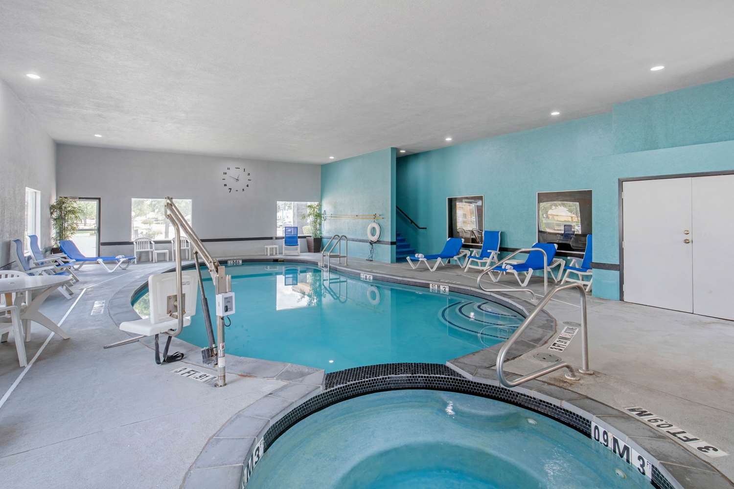 Clarion Inn & Suites Dfw North 30/49
