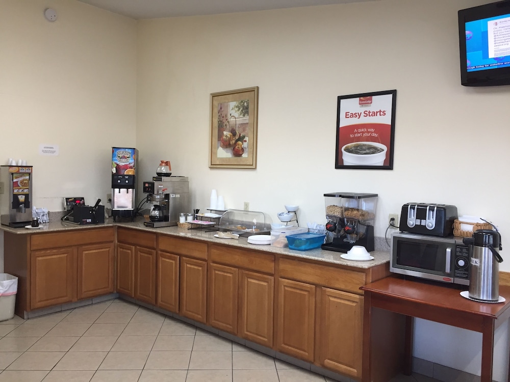 Econo Lodge Norwalk 7/28