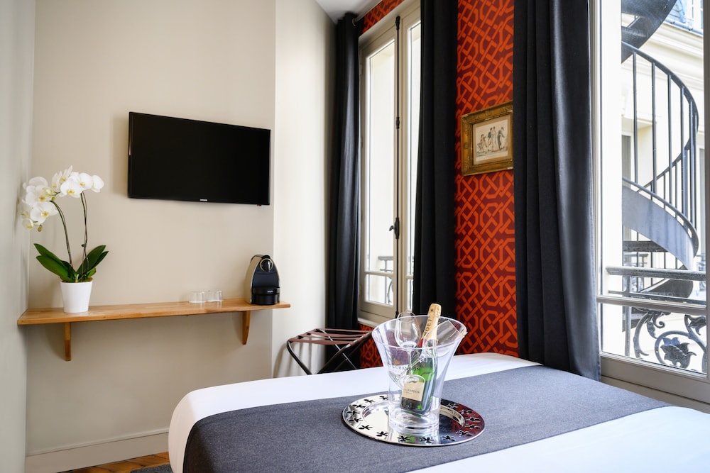 Suites and Hotel Helzear Champs Elysees 58/65