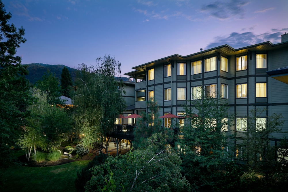 Plaza Inn Suites at Ashland Creek 1/29
