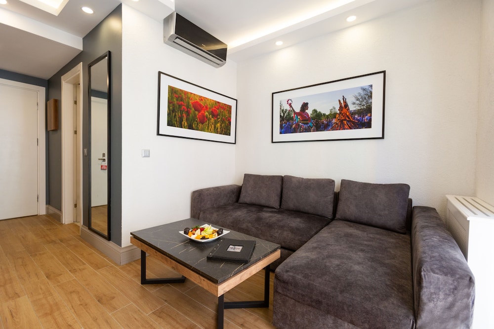 Alan Suites 27/50