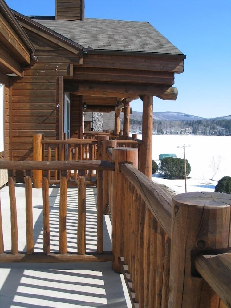 LE GRAND LODGE MONT-TREMBLANT 17/69