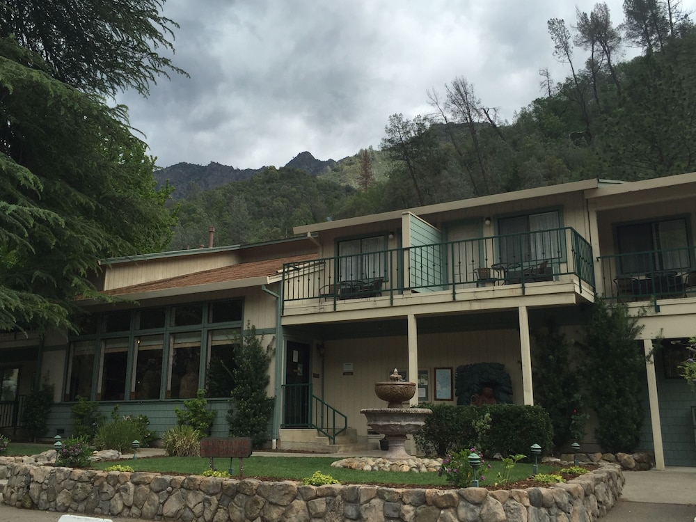 Yosemite Cedar Lodge in EL PORTAL - CA