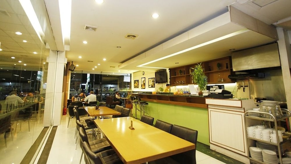 Hotel Cianjur Cipanas (Ex Ayola Hoci Cipanas) 13/17