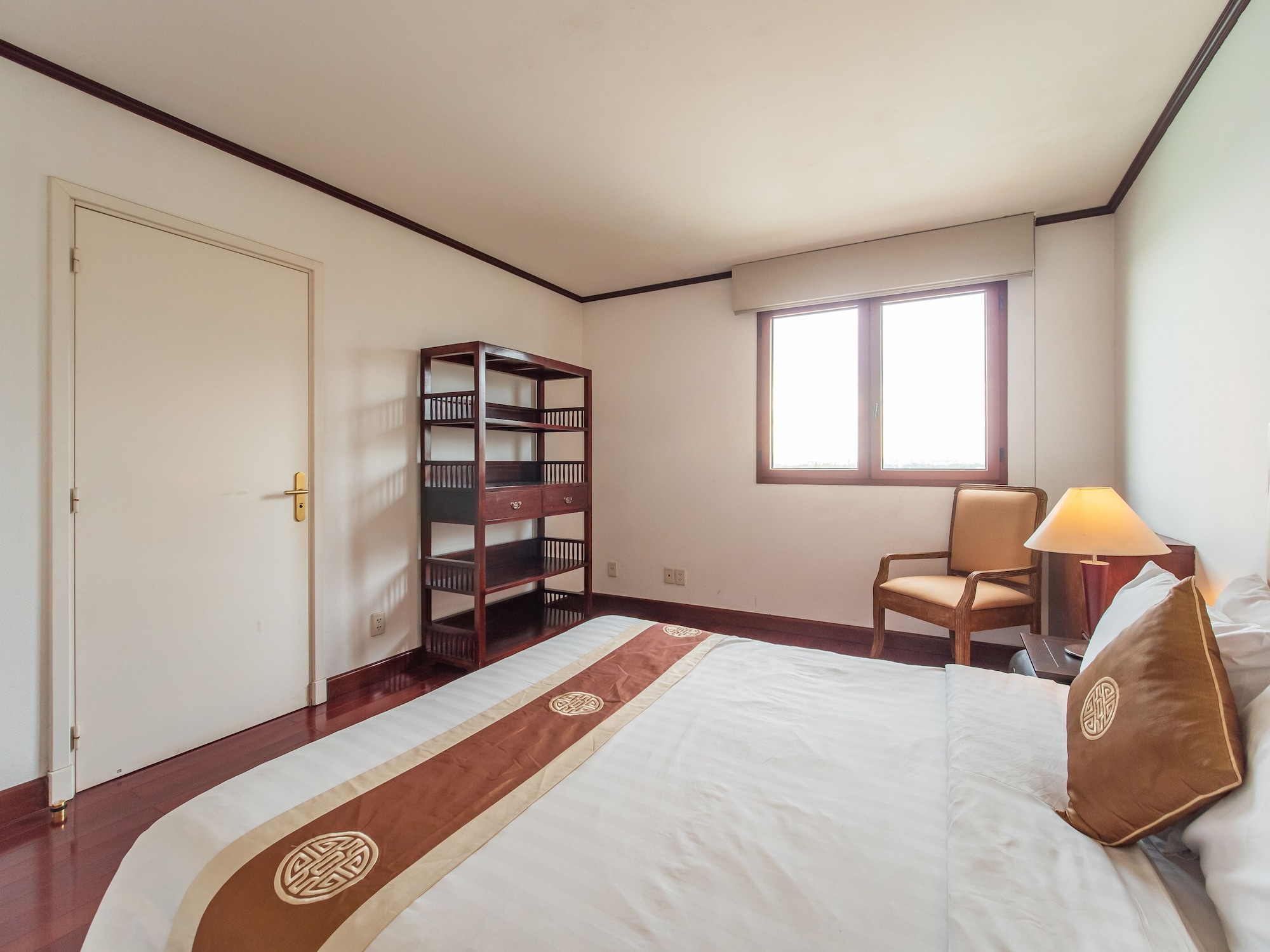 3 BEDROOMS, SUITE