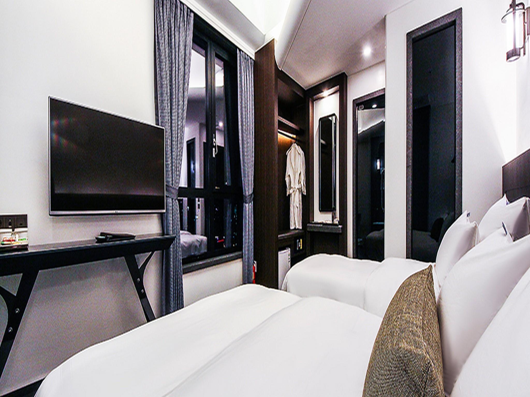 DELUXE, TWIN BEDS