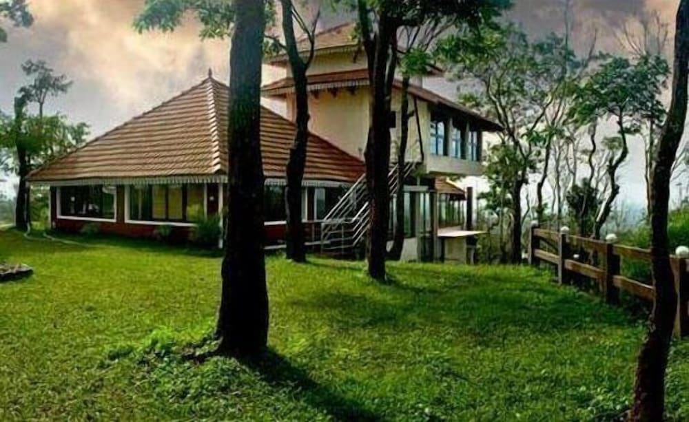 PORCUPINE CASTLE RESORT 20/26