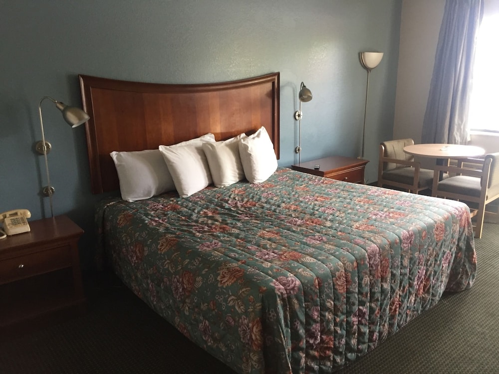 Sunset Inn 6/13