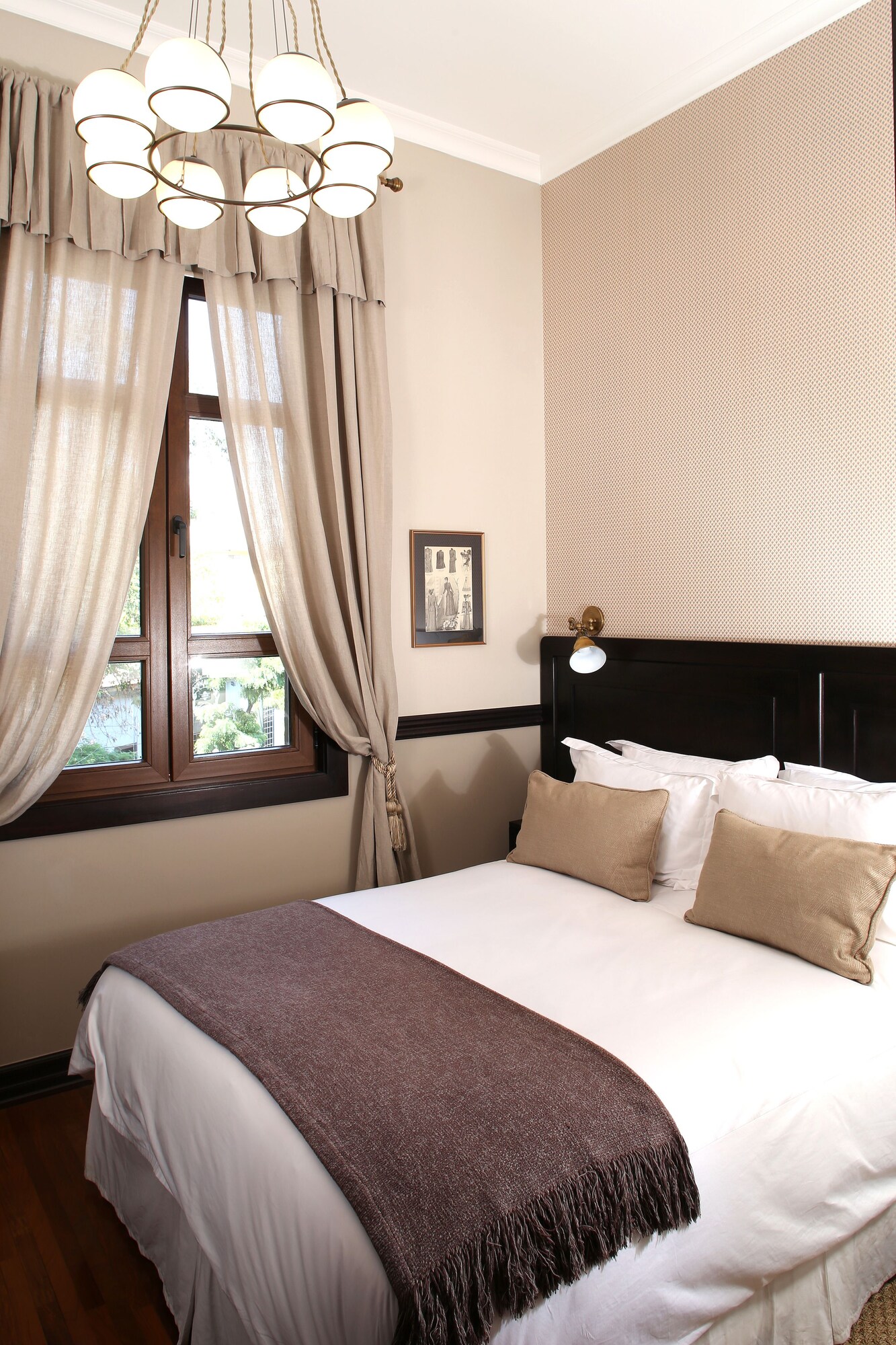 PETITE, QUEEN BED