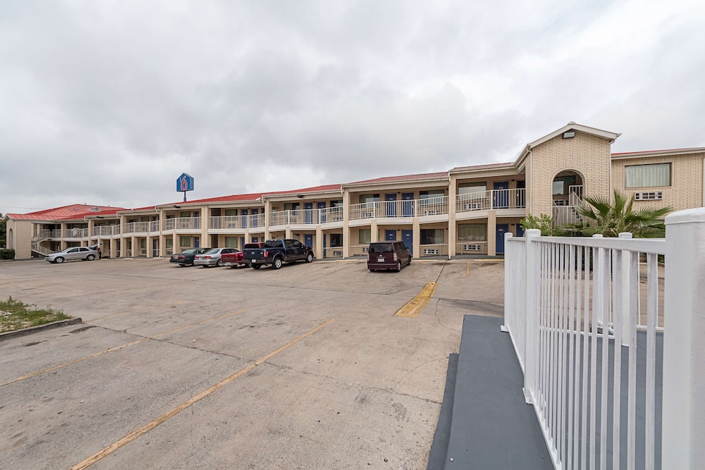 Motel6 San Antonio, TX - Fiesta Trails 40/49