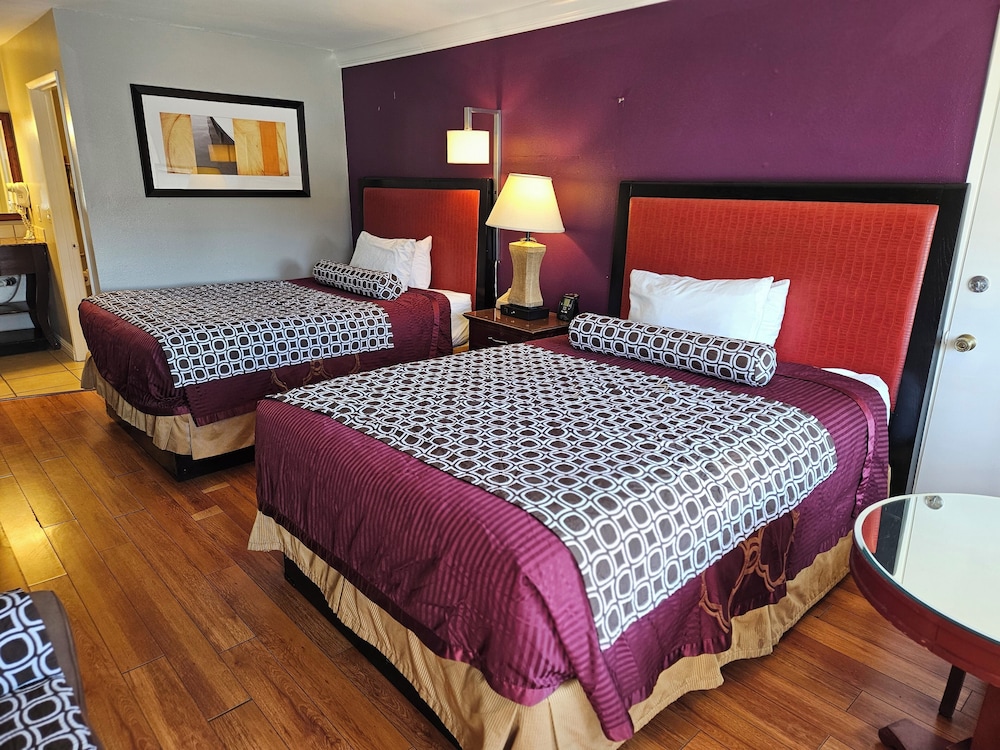 Fullerton Inn 10/53