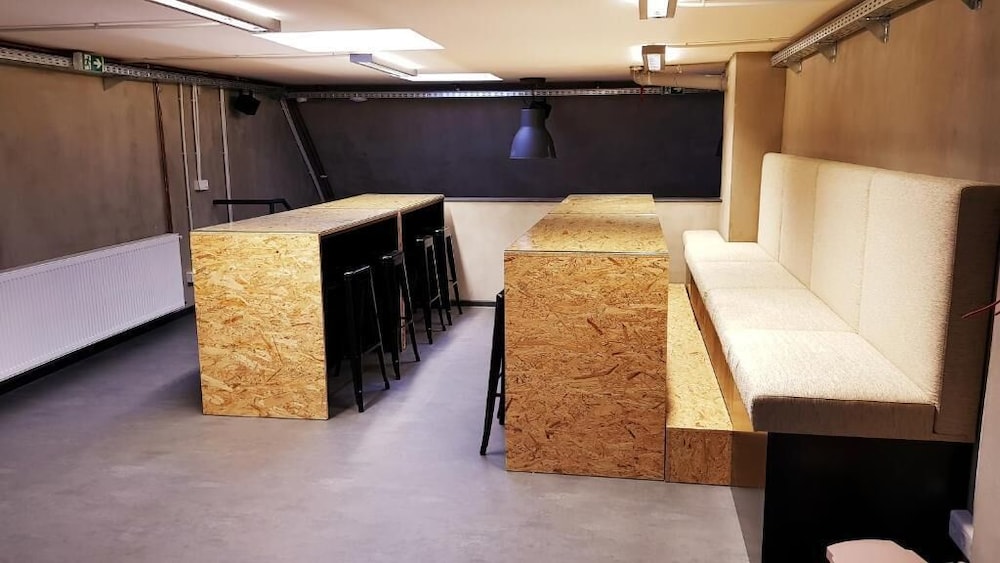 Main Square Hostel 23/40