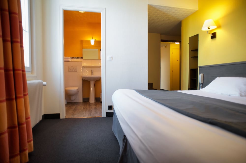 Brit Hotel Le Surcouf 8/42