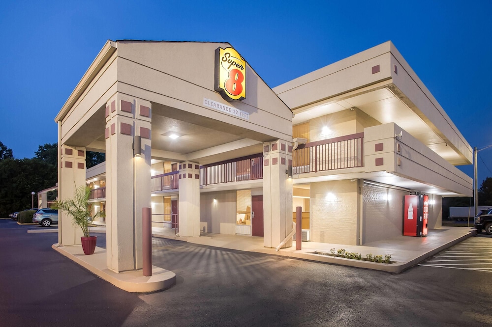Super 8 by Wyndham Commerce 33/45