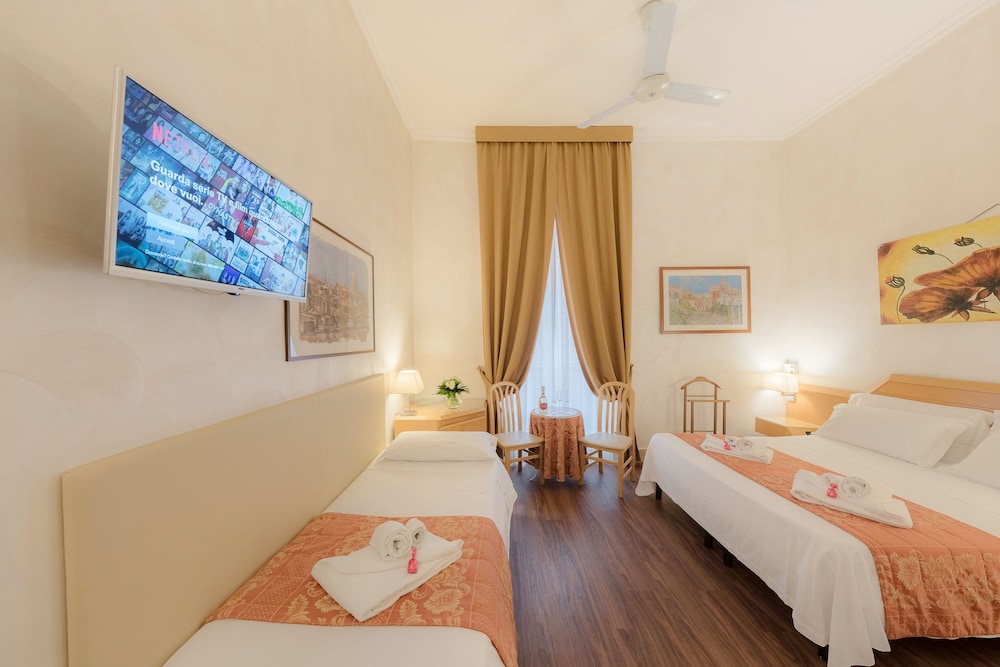ROOM, QUADRUPLE