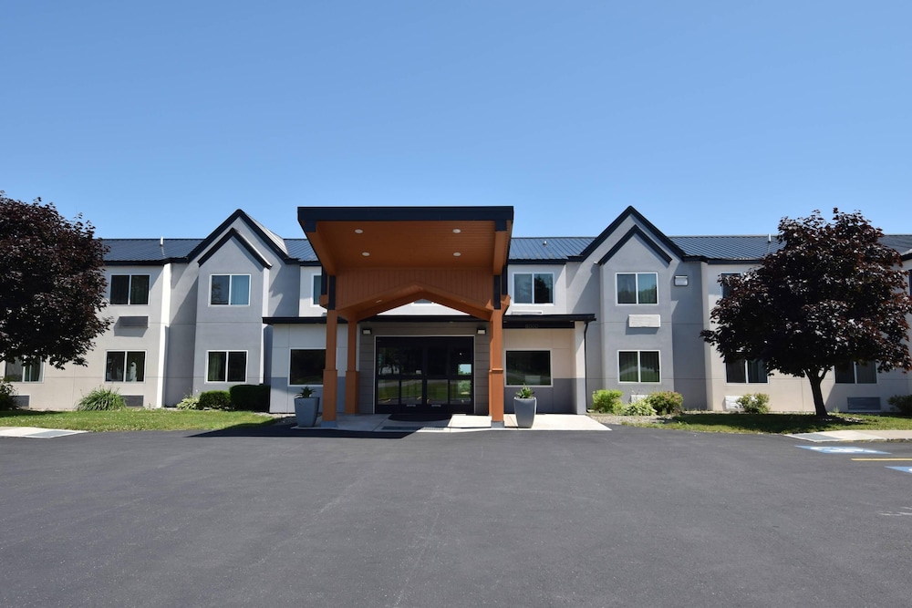 Quality Inn and Suites Watertown Fort Drum 1/50