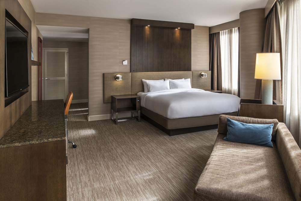 Hyatt Chicago Magnificent Mile Formerly Wyndham Chicago 9/68