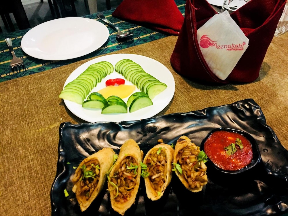 HOTEL MEENAKSHI 40/48