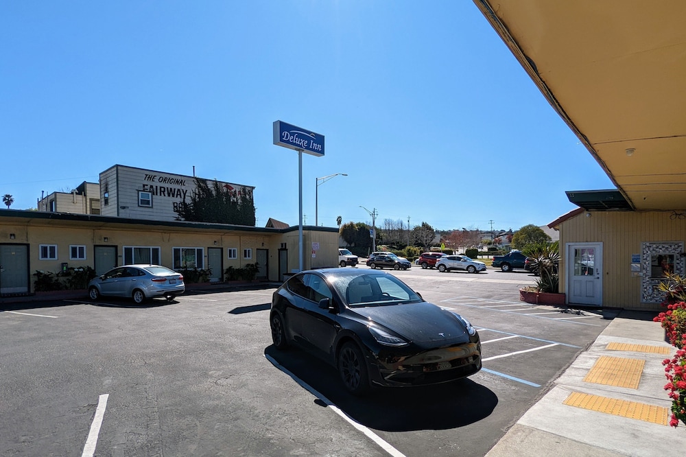 Deluxe Inn 37/50