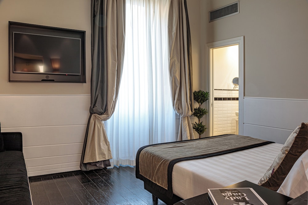 The Independent Suites 21/51