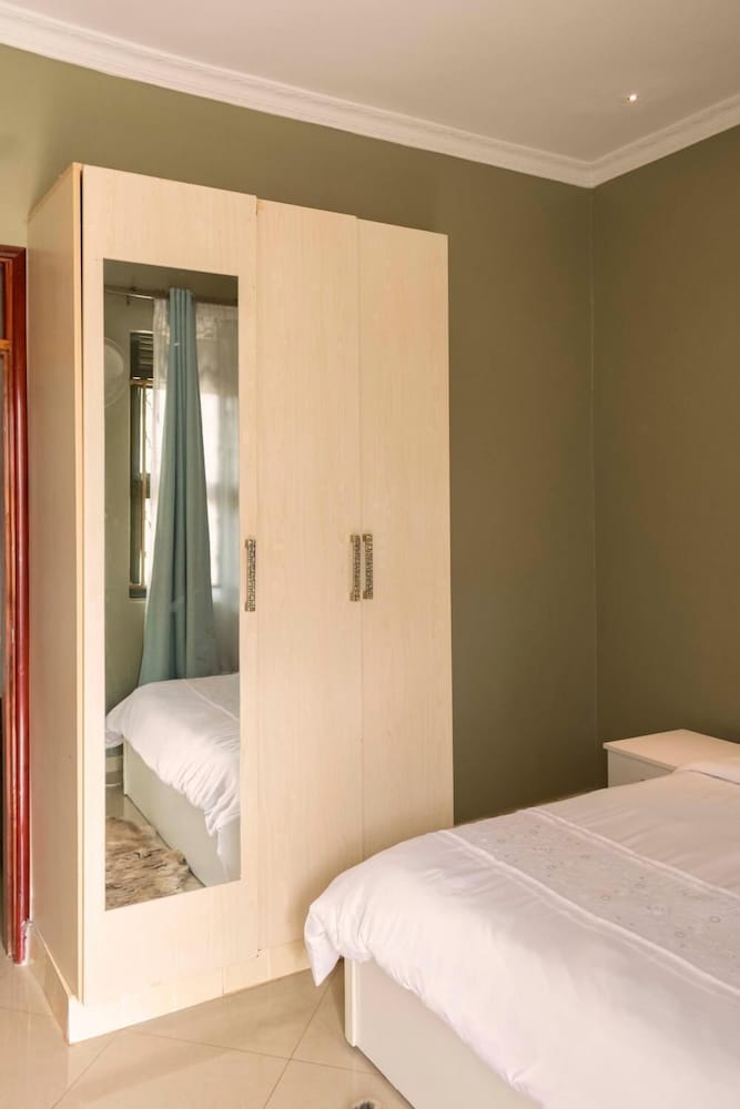 Pavillion Hotel 19/45