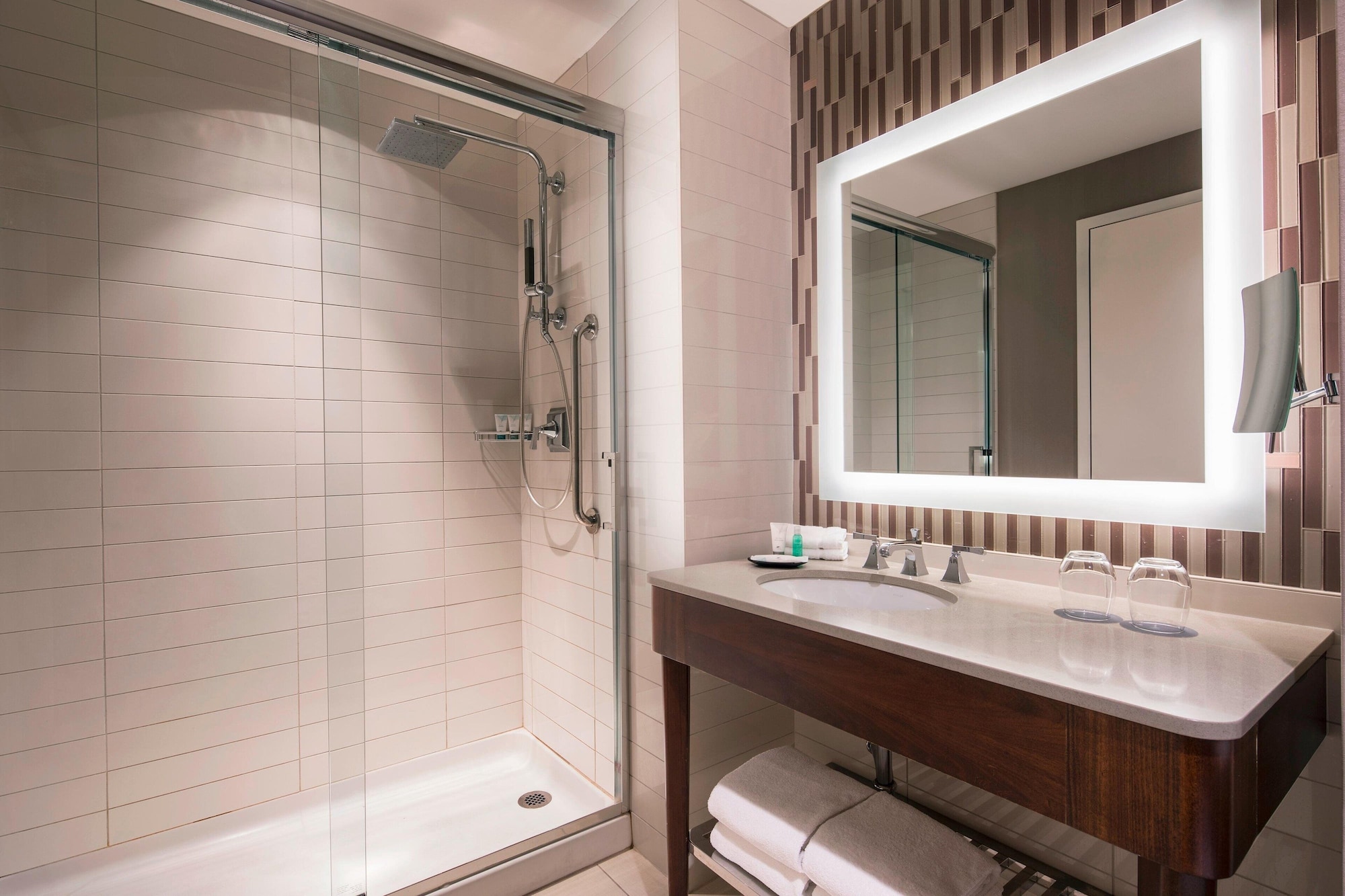 Traditional, King Bed, Accessible, The Westin Wilmington 2/3