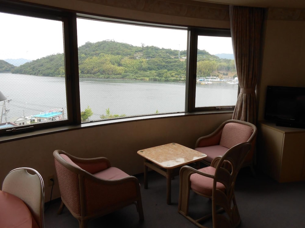 Hamanako Wanwan Paradise Hotel (Ex HAMANAKO GRAND HOTEL SAZANAMIKAN) 55/67