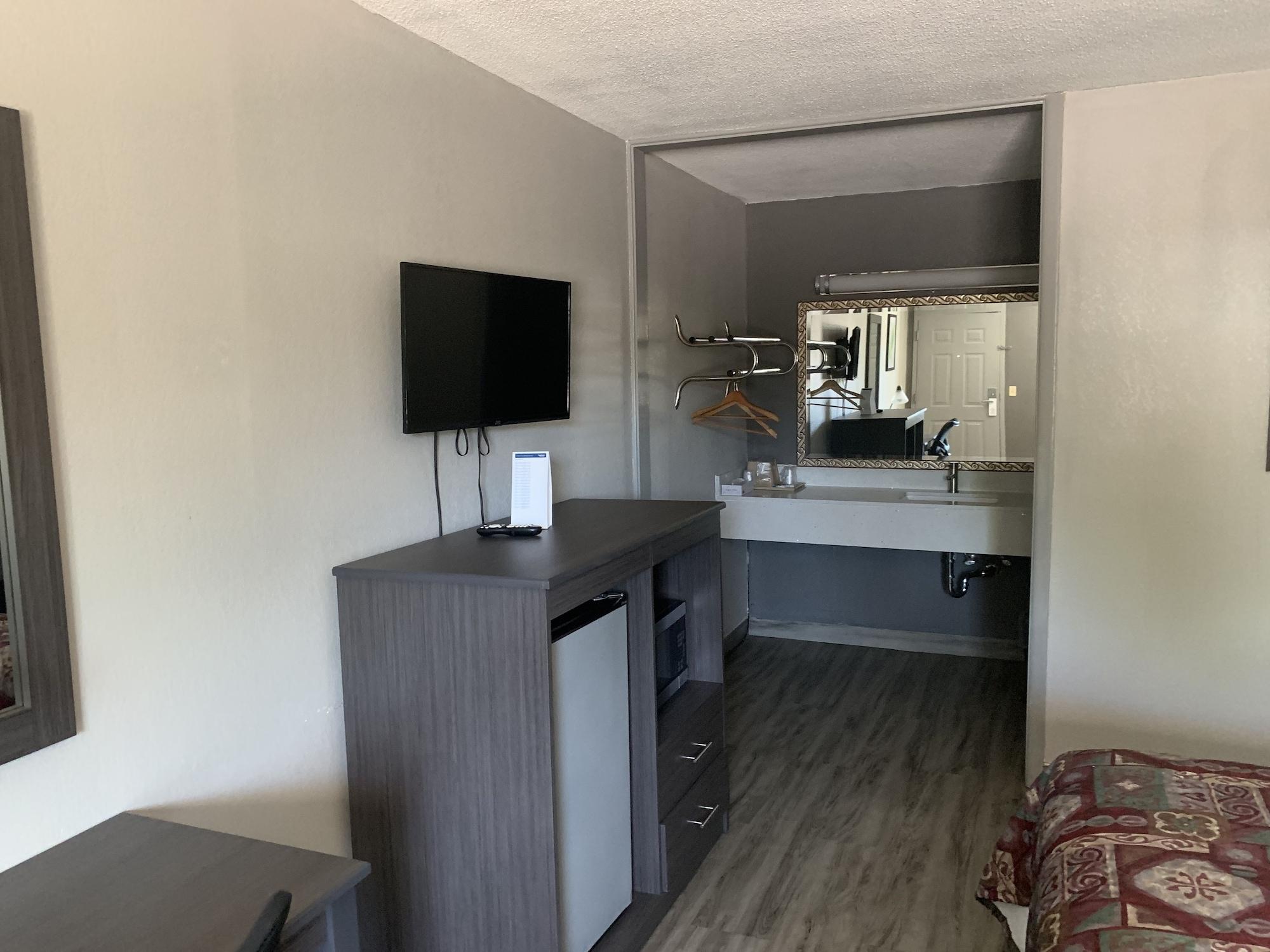Executive Inn 28/41